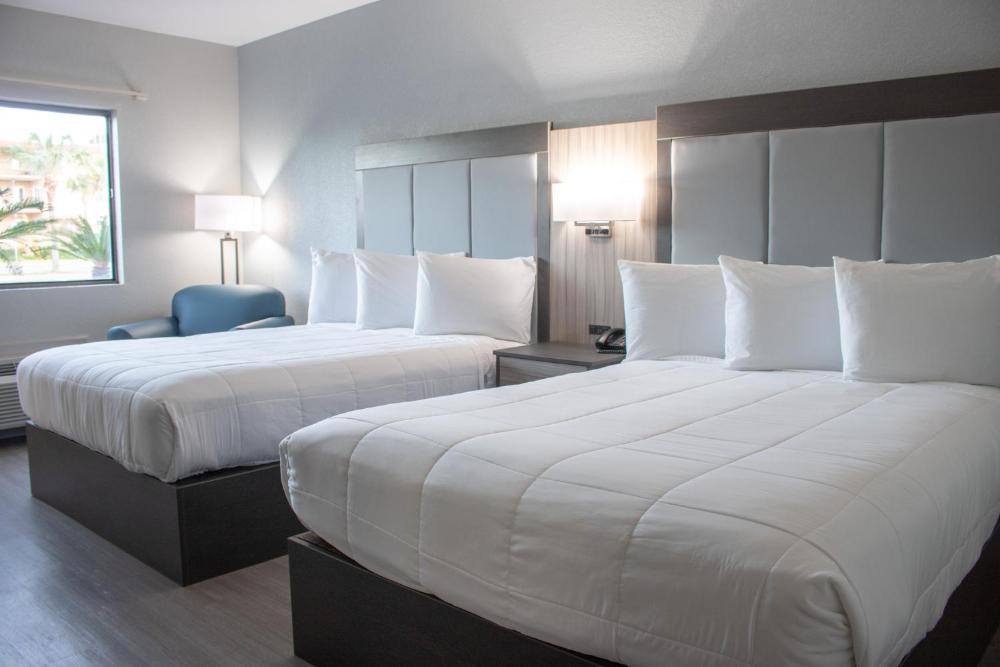 Queen Room with Two Queen Beds interior